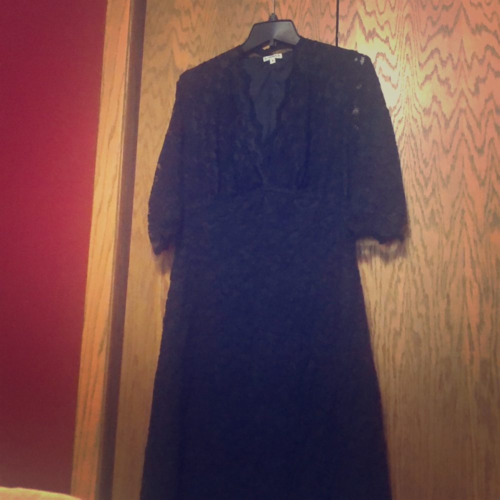 Women’s black lace formal evening dress